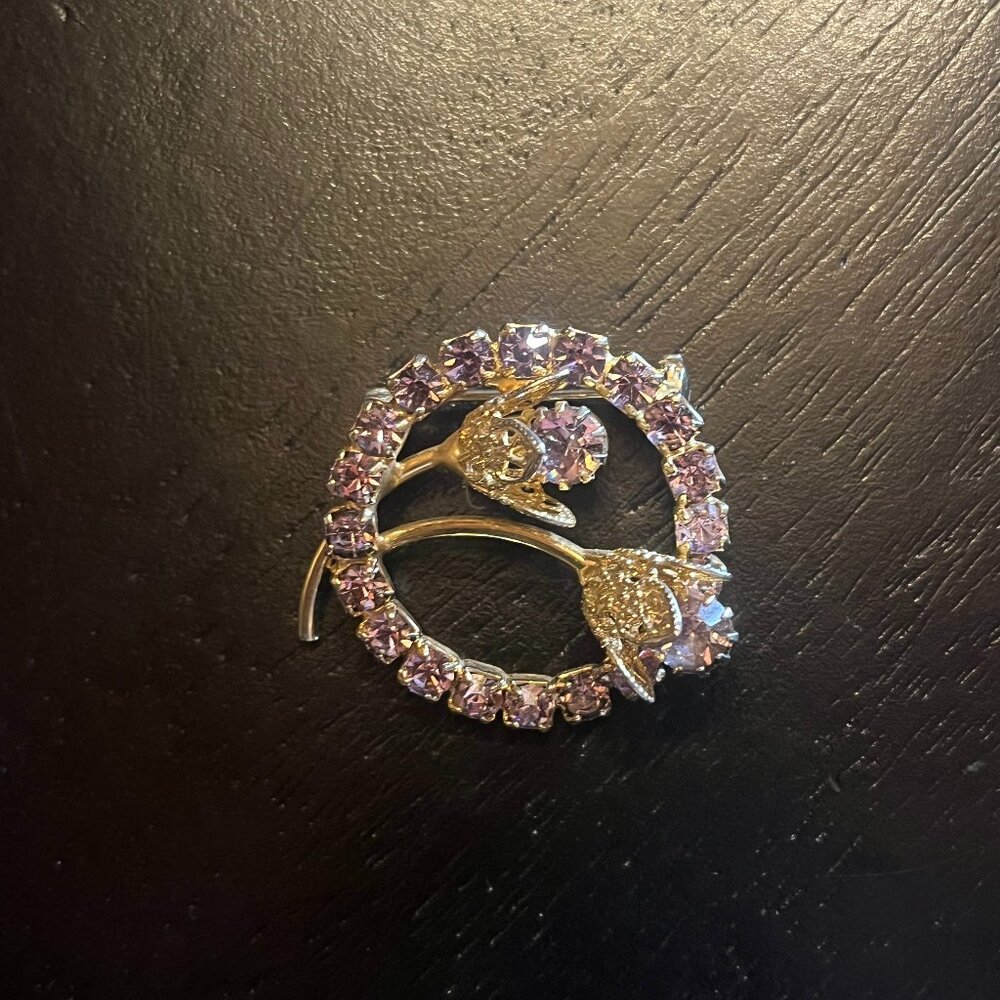 Vintage 1960s Gold tone Circle Pin with Flowers Pale Purple Rhinestones